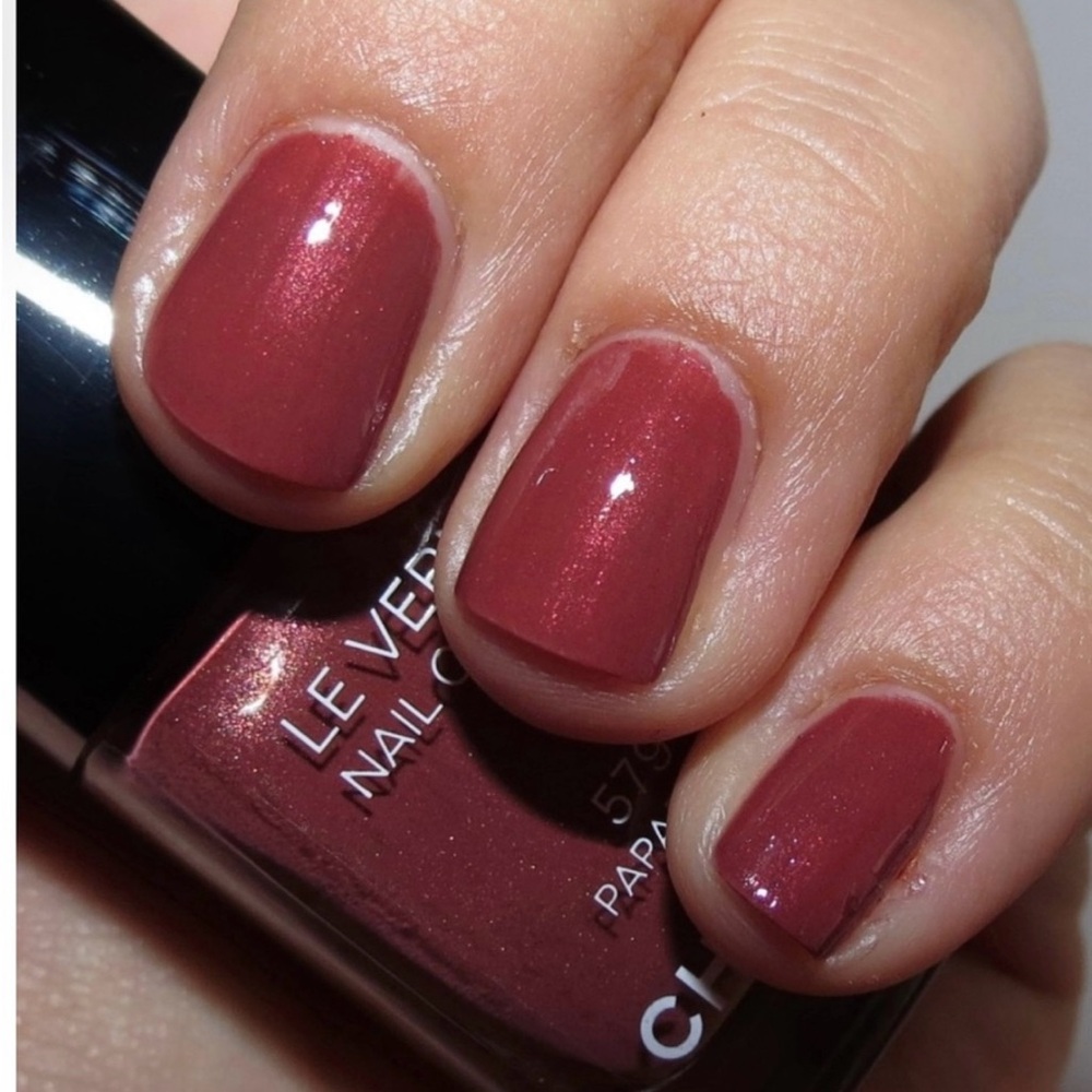 CHANEL Le Vernis Nail Polish PAPARAZZI 579 Subtle Shimmer. Stunning color!